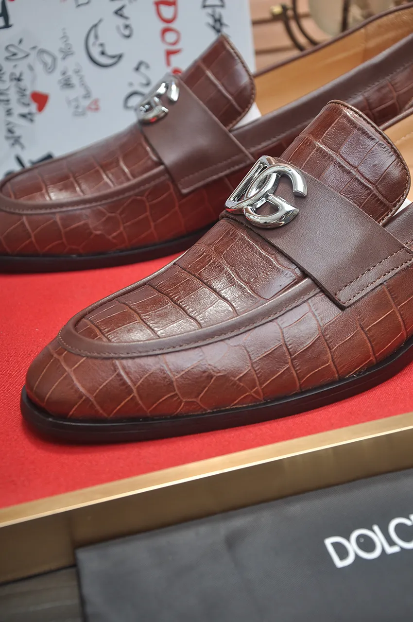 Men's men's shoes 💰500💶🌲 DG top 🔍🔍Men's new leather shoes 🚹 are on sale at the same time at the counter ⚠The uppers are imported cowhide from Italy, the entire imported cowhide lining, imported accessories 💪💪, completely 1⃣️ vs 1⃣️ replica 🇮 🇹💪💪, ⚠Sole: The original sole is specially provided by the original factory, the exclusive movable molded sole is super comfortable, ⚠The original factory follows the order, 🔍🔍high quality, you can enter and exit the counter at will, welcome to compare ⚠Size: 38-44 (45 customized)